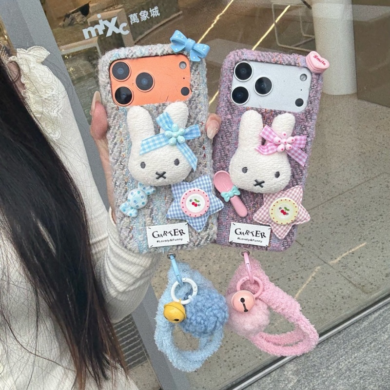 Cute Cartoon Wrist Strap Silicone Case - ﻿ Modny, uroczy, kreskówkowy, puszysty futrzany